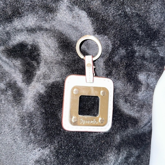 Tignanello White Leather Shoulder Bag with Elegant Pleating - Picture 14 of 16